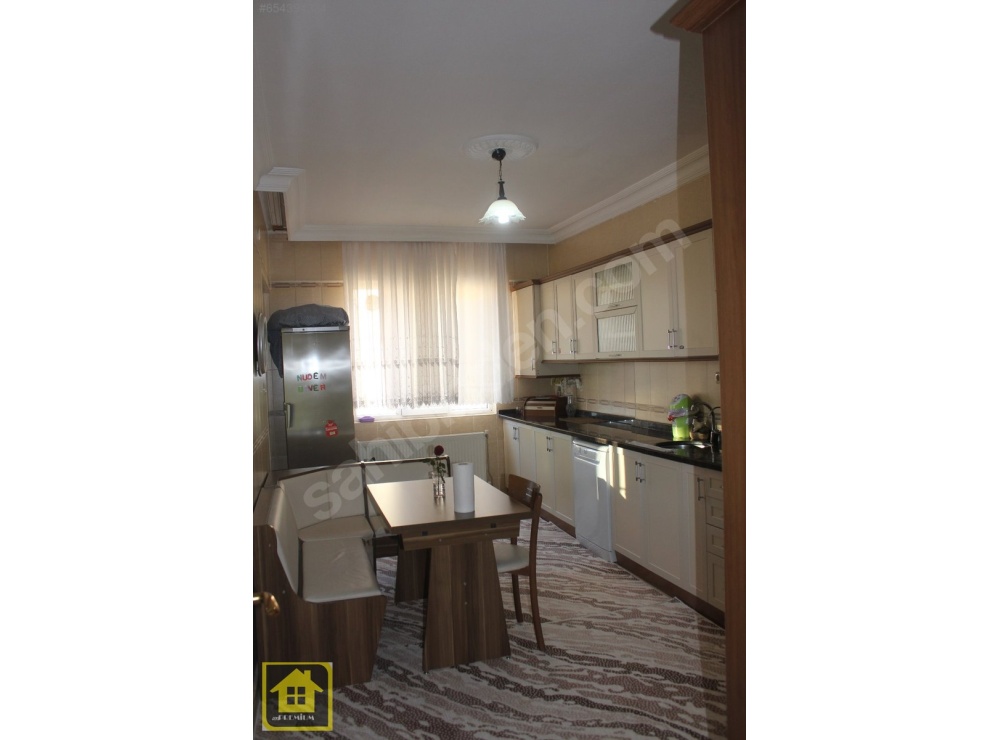 GAZİKENT'TE FERAH VE BAKIMLI 3+1 SATILIK DAİRE