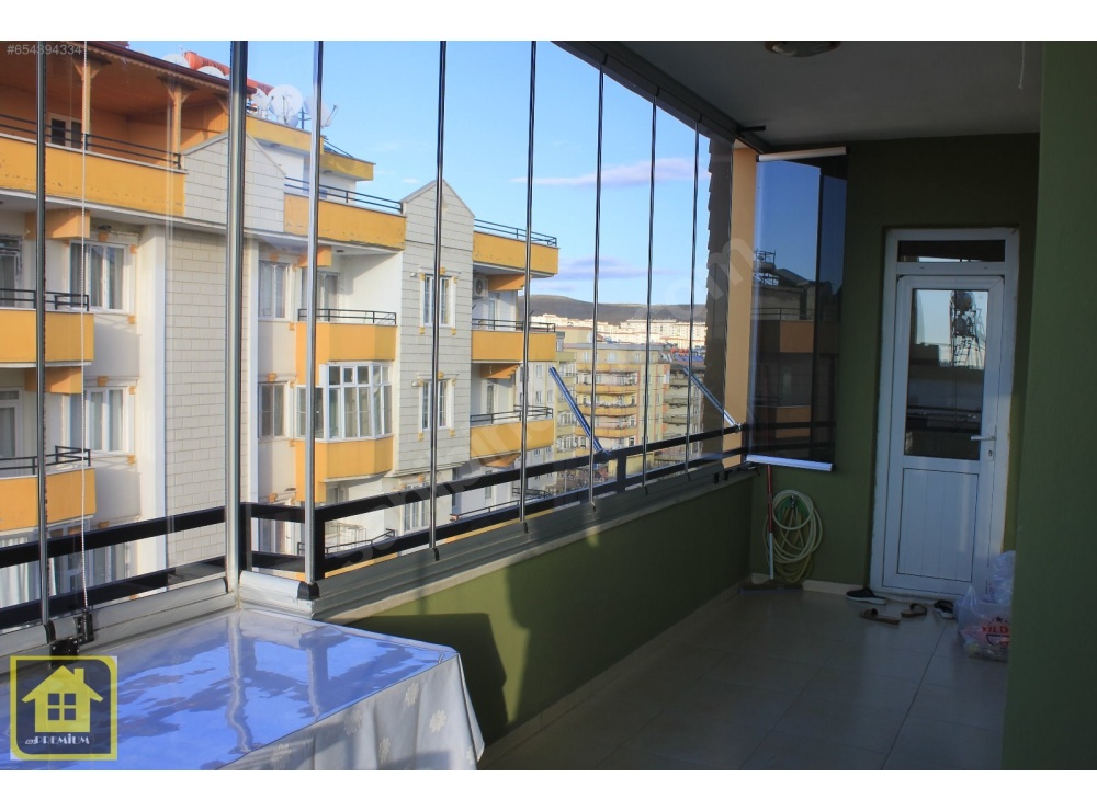 GAZİKENT'TE FERAH VE BAKIMLI 3+1 SATILIK DAİRE