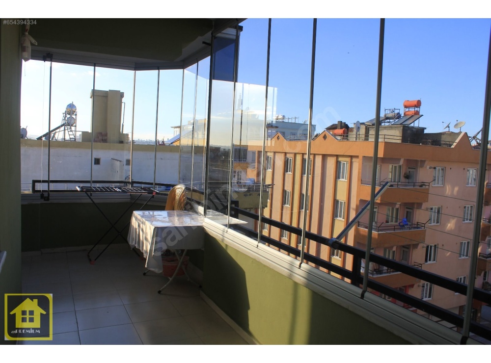 GAZİKENT'TE FERAH VE BAKIMLI 3+1 SATILIK DAİRE