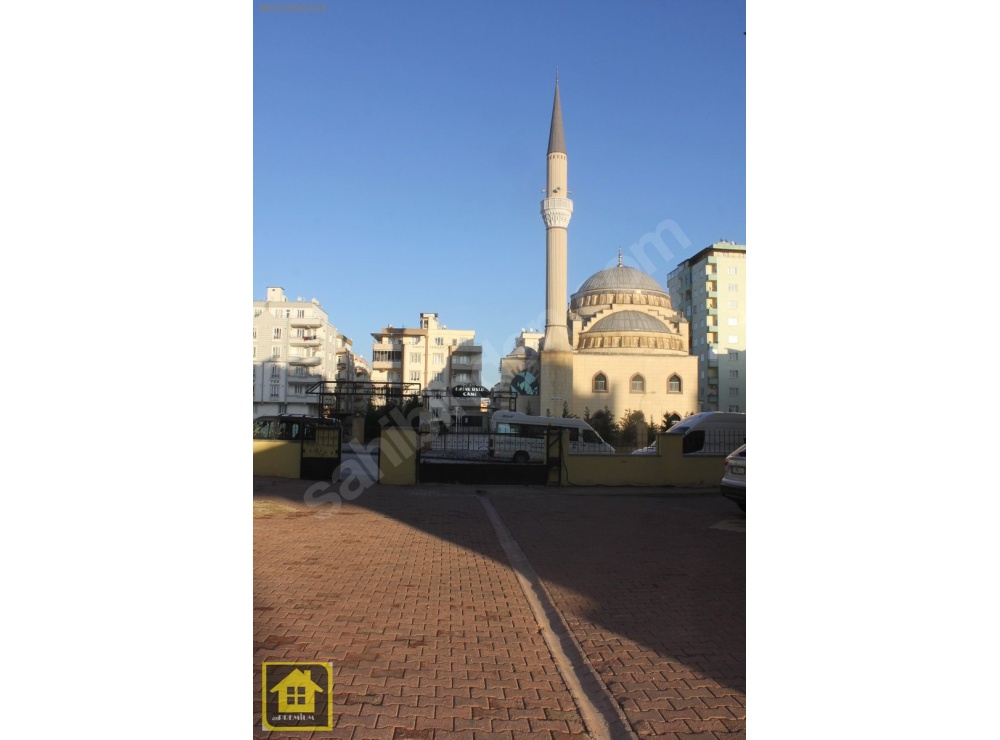 GAZİKENT'TE FERAH VE BAKIMLI 3+1 SATILIK DAİRE