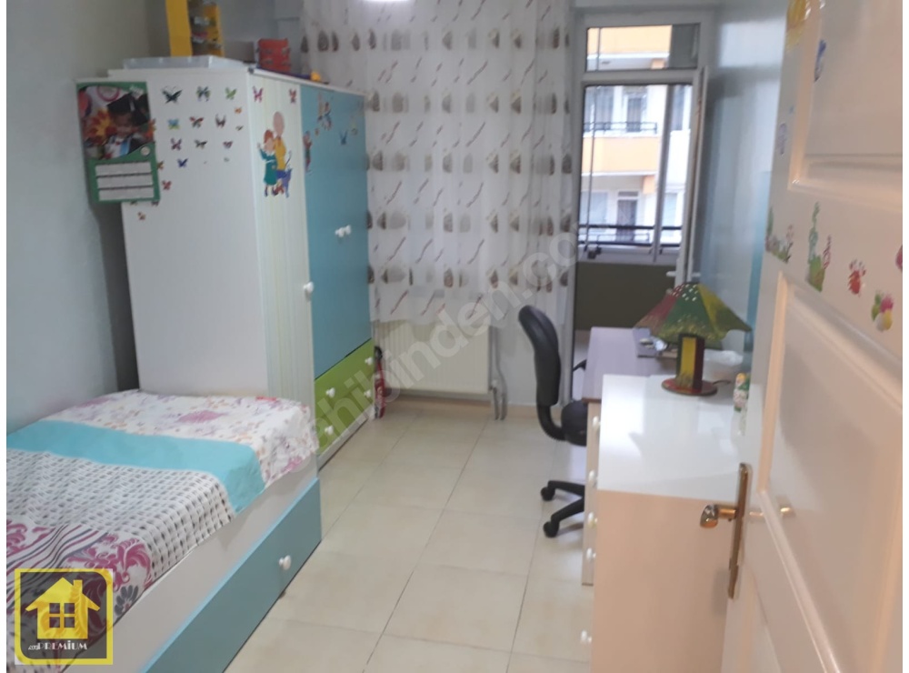 GAZİKENT'TE FERAH VE BAKIMLI 3+1 SATILIK DAİRE