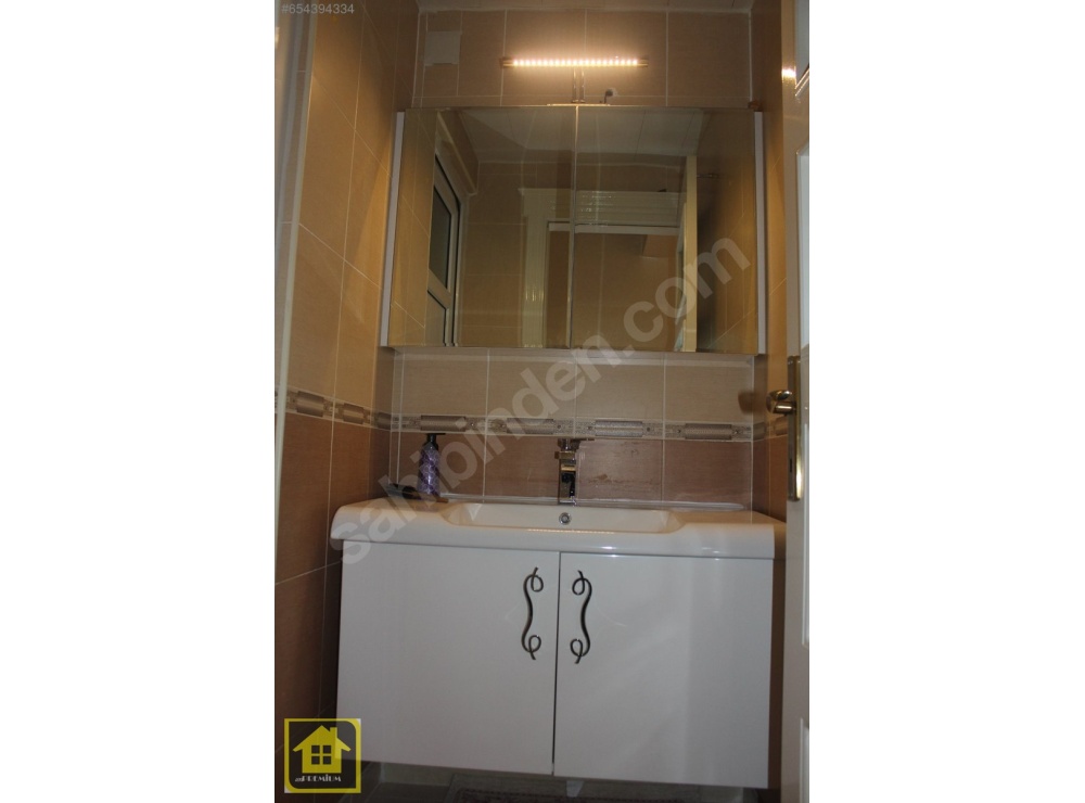 GAZİKENT'TE FERAH VE BAKIMLI 3+1 SATILIK DAİRE