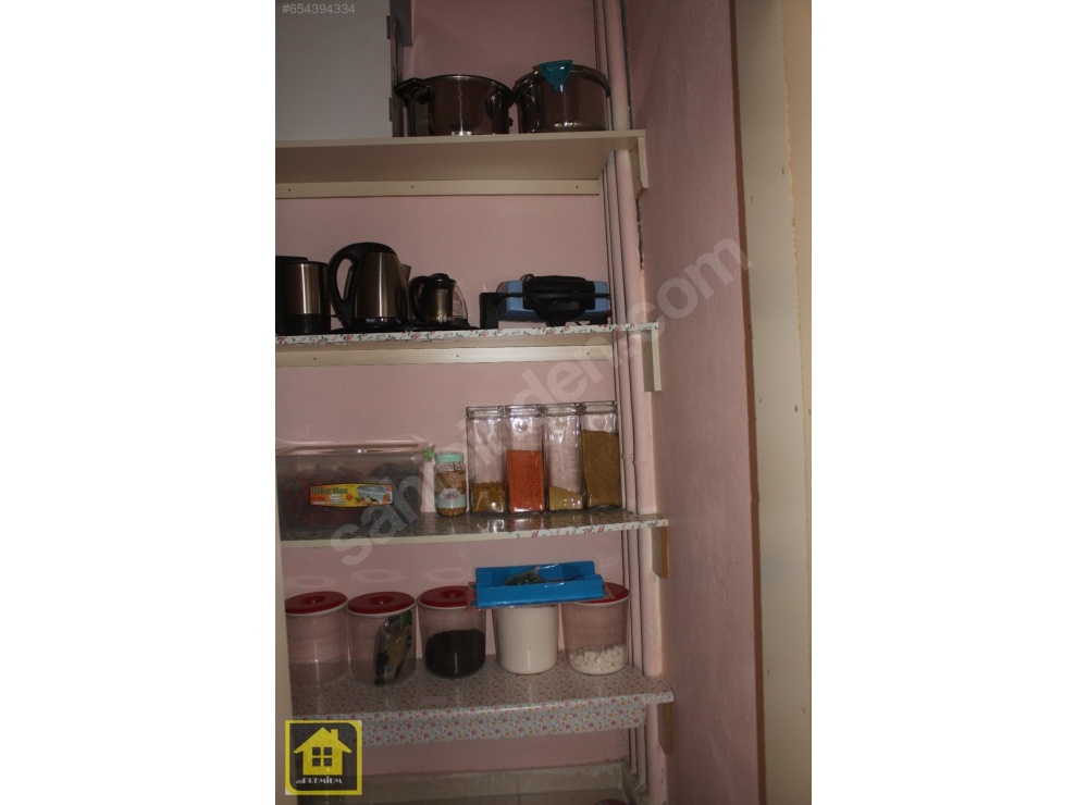 GAZİKENT'TE FERAH VE BAKIMLI 3+1 SATILIK DAİRE