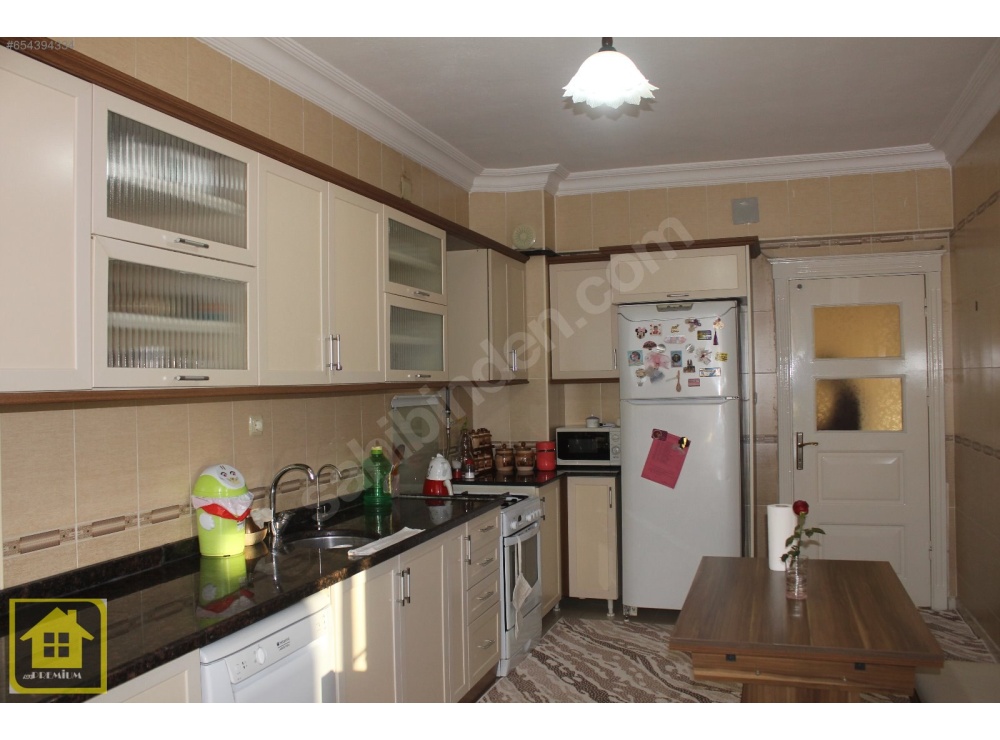 GAZİKENT'TE FERAH VE BAKIMLI 3+1 SATILIK DAİRE