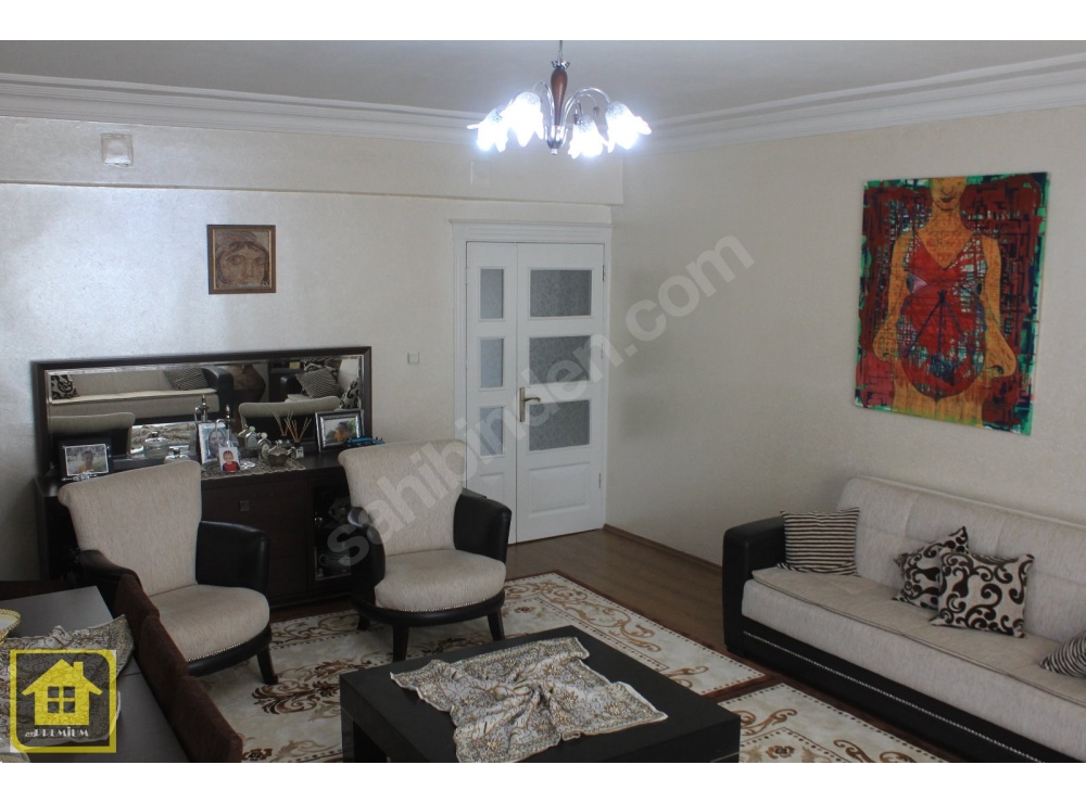 GAZİKENT'TE FERAH VE BAKIMLI 3+1 SATILIK DAİRE