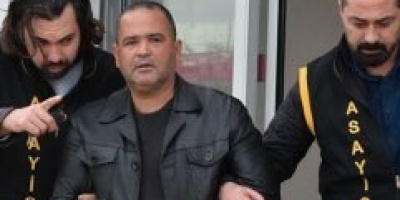 2 Sokak Köpeğini Vurdu