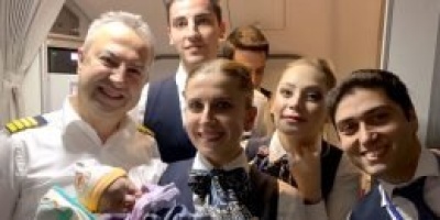 ‘Benel’ bebek THY uçağında doğdu