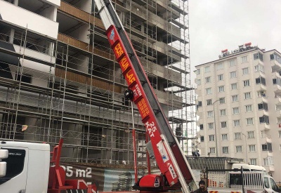 Kiralık Asansörlü evden eve taşımacılık aracı