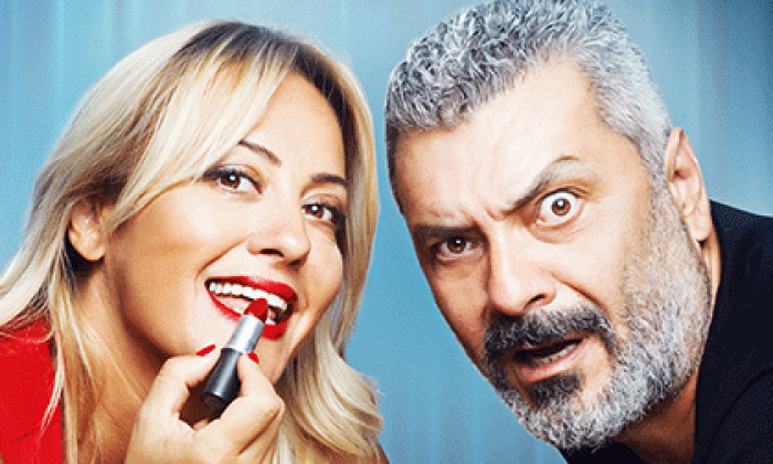 Benimle Delirir Misin? tiyatro sahneleri