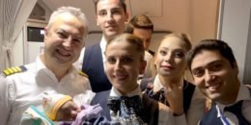 ‘Benel’ bebek THY uçağında doğdu