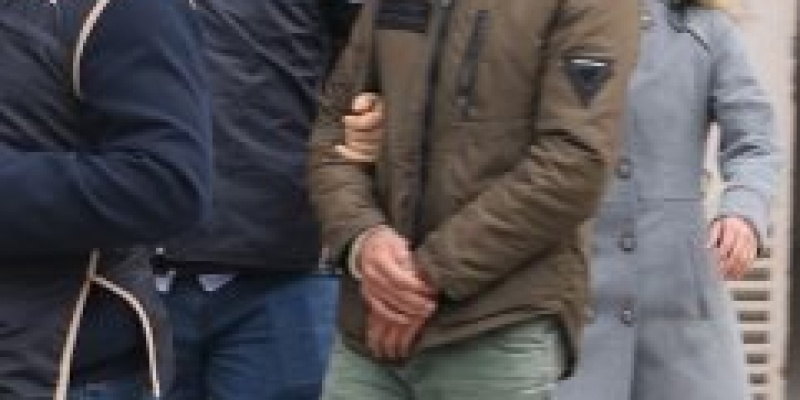 İki erkeği evlilik vaadiyle dolandırdı