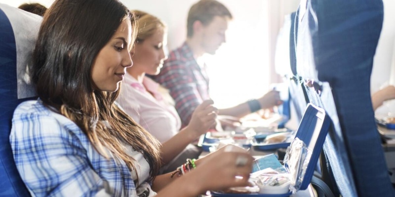 Uçakta yenilen yemeklerin tadı neden farklı?