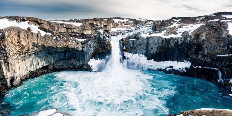 Küçük buz ülkesi İzlanda şaşkın! En soğuk ayda turist yağdı
