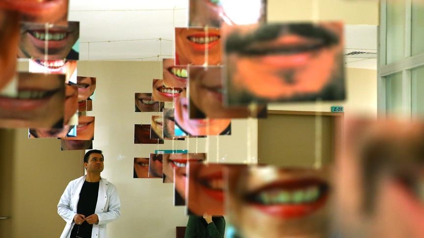 Diş hekimlerinden ‘Tebessüm’ sergisi